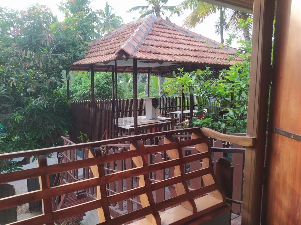 Mundromocktail Tourist Home Sasthamcotta Exterior foto
